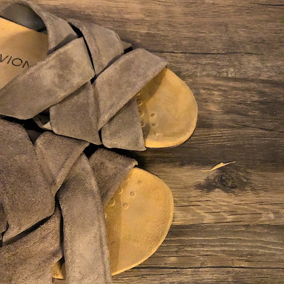 Vionic Juno suede slides size 9 - Picture 15 of 16